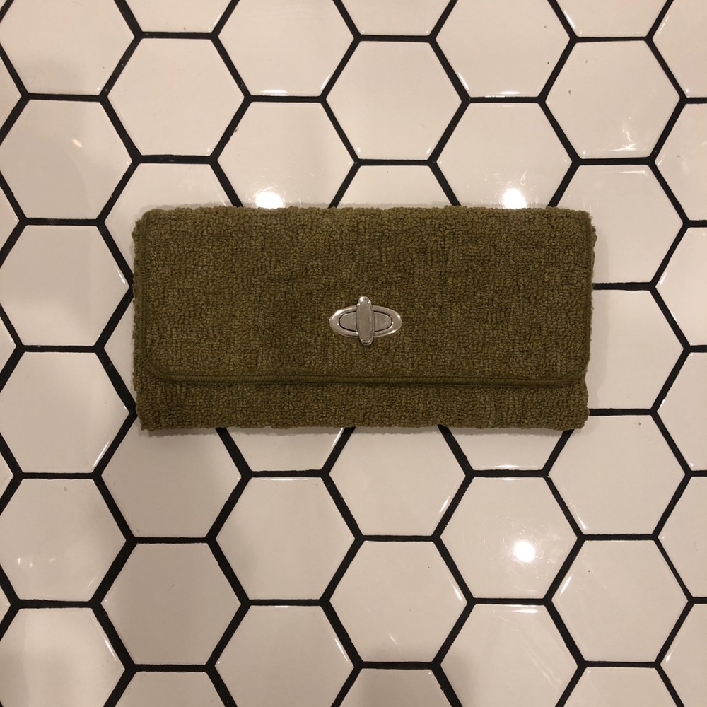 Large clutch